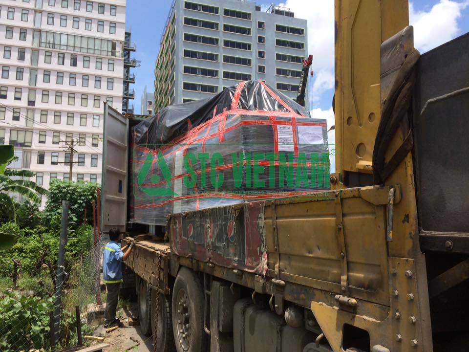 Unloading the generator installation container